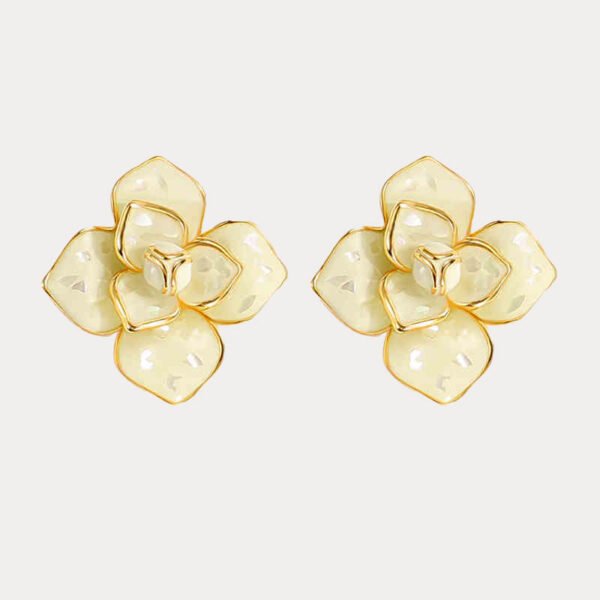 O1CN01lWI3TL1O8moyswvZ0__2077711661.jpg_q30_6d88e402-e218-498a-bfa8-0c998706b403 Camellia Earring