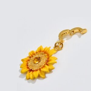 Sunflower_Pendant_with_Gold_Clasp_for_Choker_Necklace