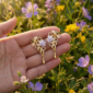 a_bee_earrings_nature_scene_4791852